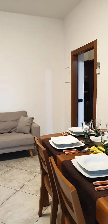 Rory House - Como 0*,  Italy