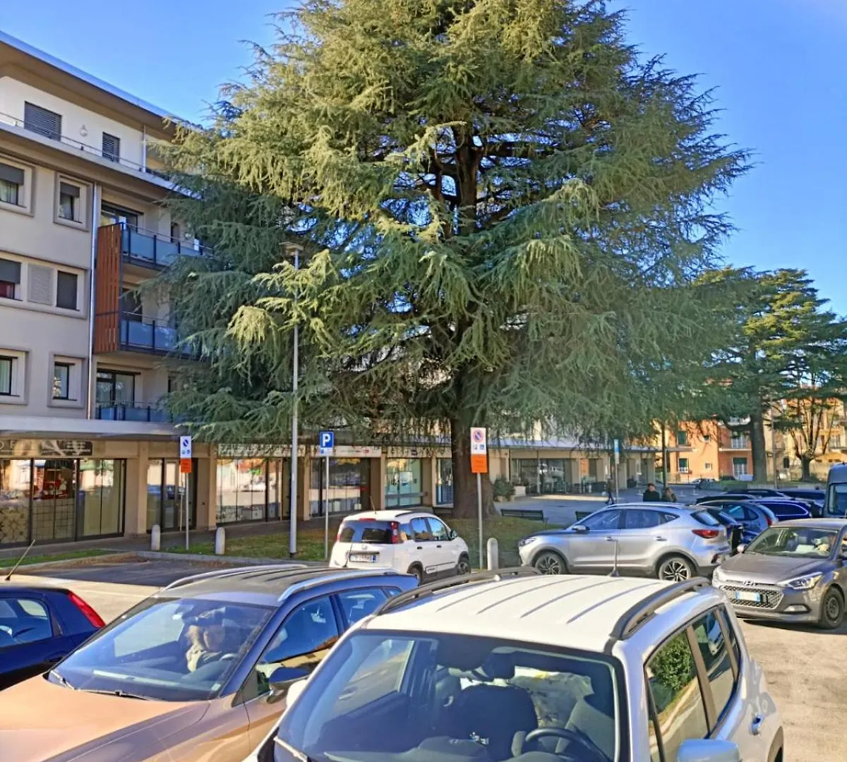 Rory House - Como 0*,  Italy