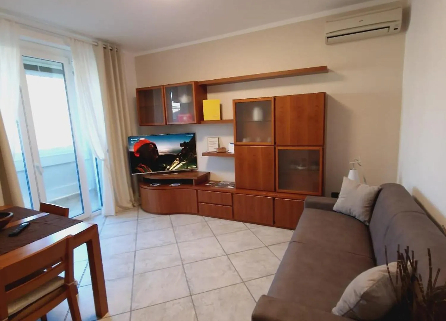 Rory House - Como